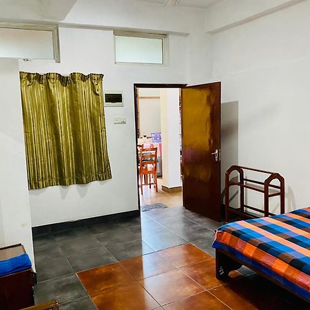 Hotel 100 Dehiwala-Mount Lavinia Exterior photo