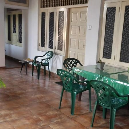 Hotel 100 Dehiwala-Mount Lavinia Exterior photo