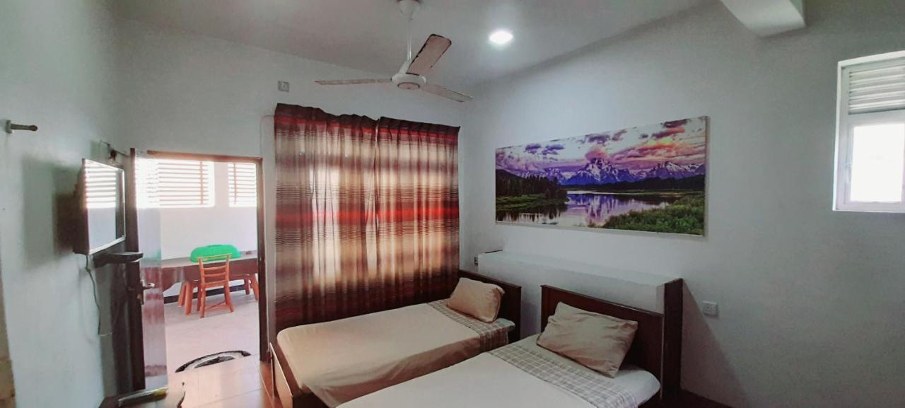 Hotel 100 Dehiwala-Mount Lavinia Exterior photo
