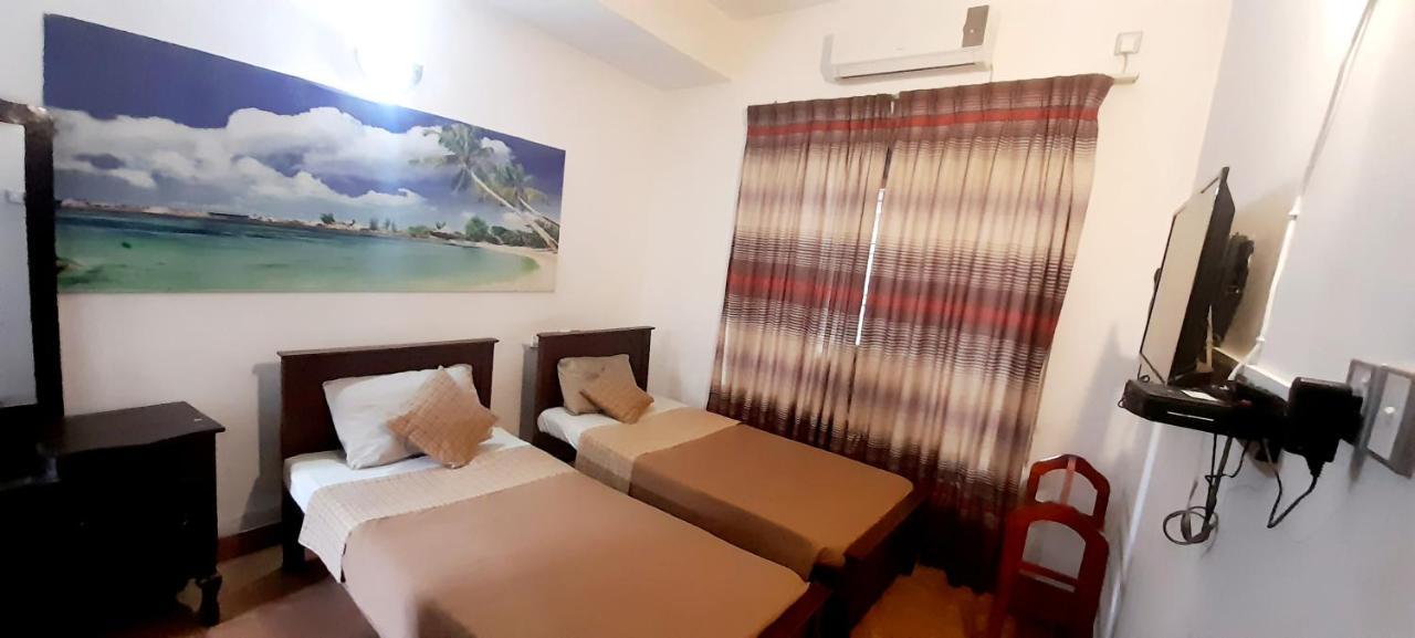 Hotel 100 Dehiwala-Mount Lavinia Exterior photo