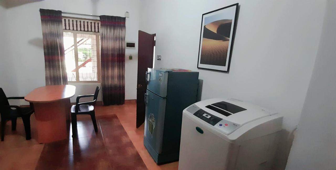 Hotel 100 Dehiwala-Mount Lavinia Exterior photo