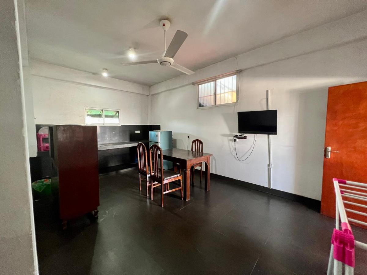 Hotel 100 Dehiwala-Mount Lavinia Exterior photo