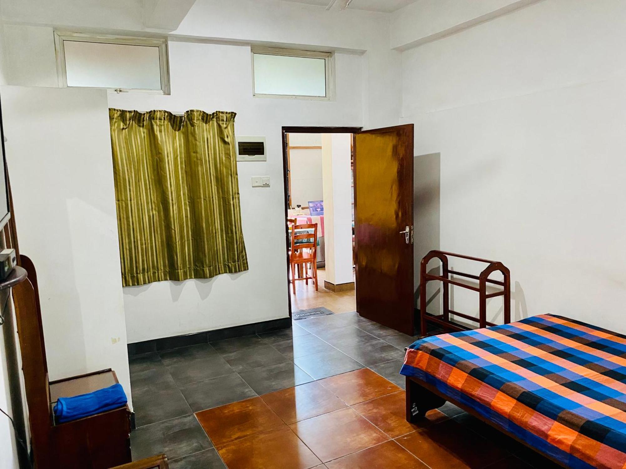 Hotel 100 Dehiwala-Mount Lavinia Exterior photo