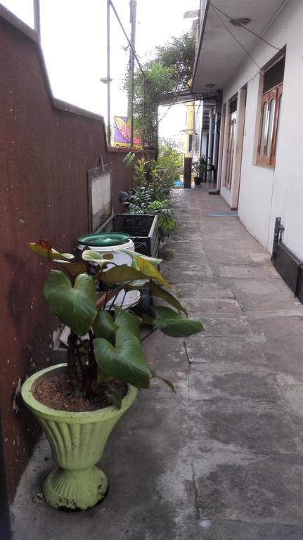 Hotel 100 Dehiwala-Mount Lavinia Exterior photo