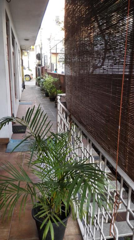 Hotel 100 Dehiwala-Mount Lavinia Exterior photo