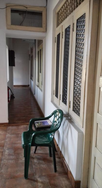 Hotel 100 Dehiwala-Mount Lavinia Exterior photo