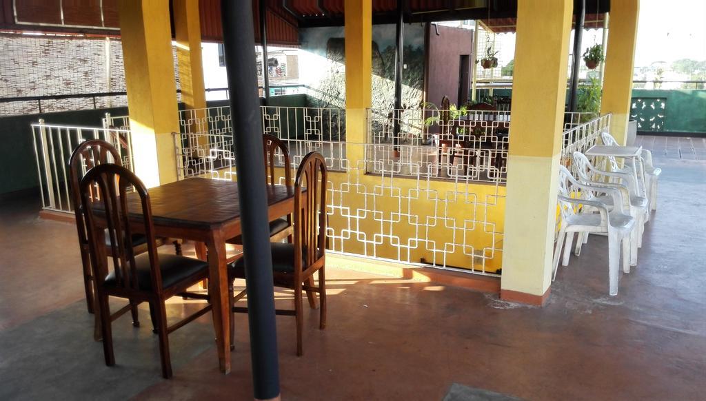 Hotel 100 Dehiwala-Mount Lavinia Exterior photo