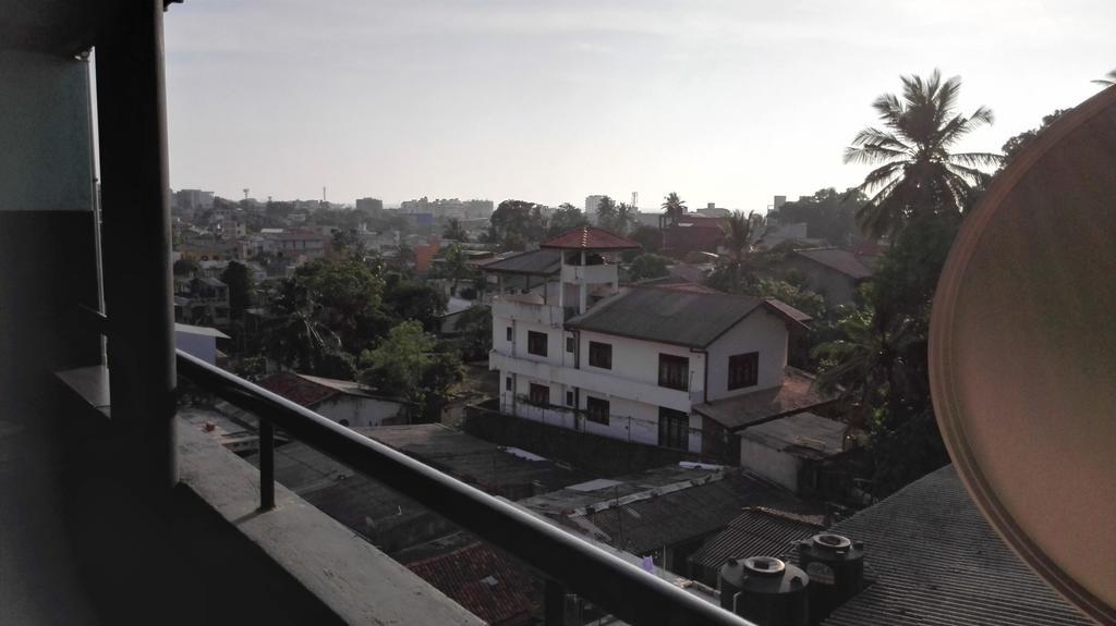 Hotel 100 Dehiwala-Mount Lavinia Exterior photo